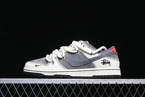 All Categories Nk SB Dunk Series Nk SB Dunk Low High-end Customized Low-top Sneakers Nk SB Dunk Low Stusi Joint-Strap Gray White Gray Hook Anniversary High-end Customized Low-top Casual Sneakers YX5066-207
